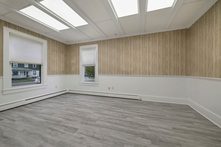 More Photos Of 295 Montgomery St, Bloomfield Office For Lease