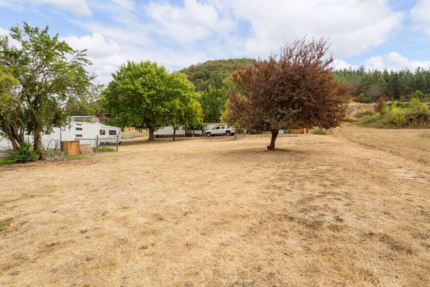 More Photos Of 125 Opresik Ln, Myrtle Creek Bar For Sale