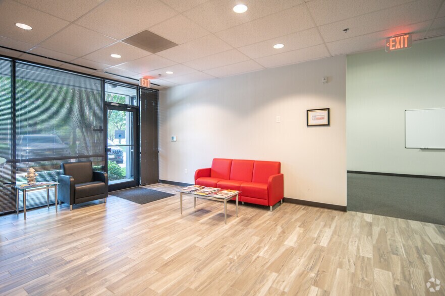 More Photos Of 2701 W Plano Pky, Plano Flex For Lease