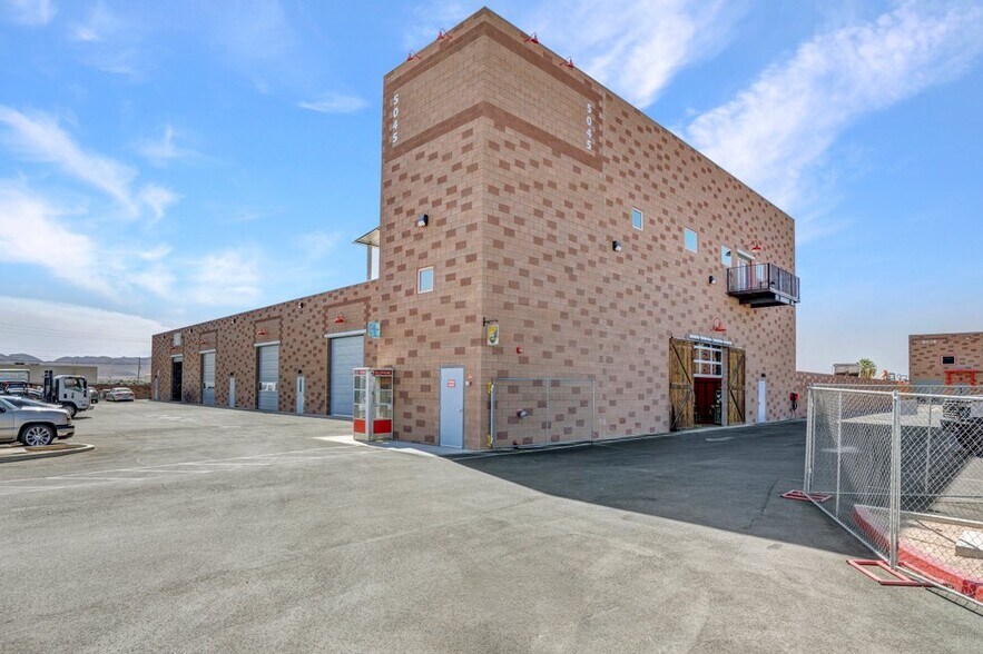 More Photos Of 5041 Cheyenne ave, Las Vegas Warehouse For Lease