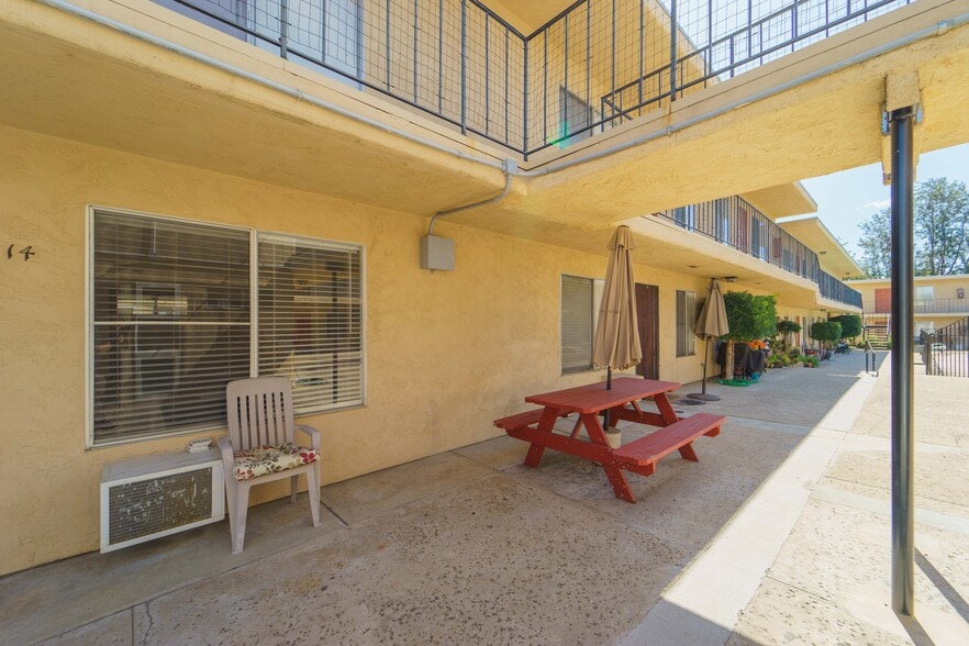 More Photos Of 12430 Oak Knoll Rd, Poway Apartments For Sale