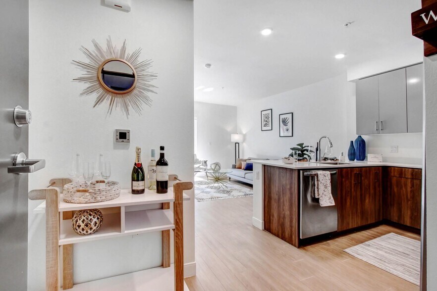 More Photos Of 6625 Reseda Blvd, Reseda Apartments For Lease