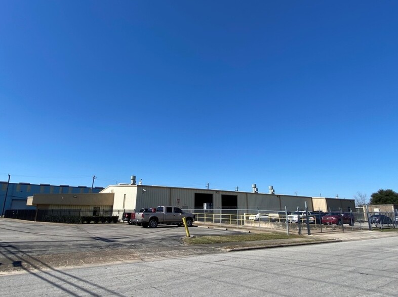 Primary Photo Of 6505 Dixie Dr, Houston Manufacturing For Lease