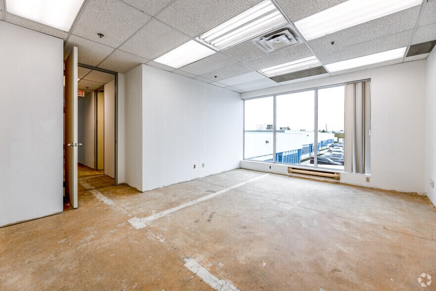 More Photos Of 6200 Dixie Rd, Mississauga Unknown For Sale