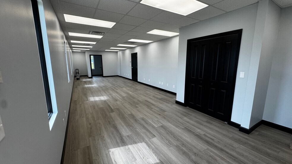 More Photos Of 1540 Genesis Dr, La Porte Service For Lease