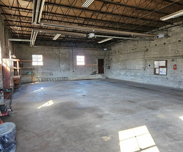 More Photos Of 6526 Baltimore Ave, Dundalk Warehouse For Lease