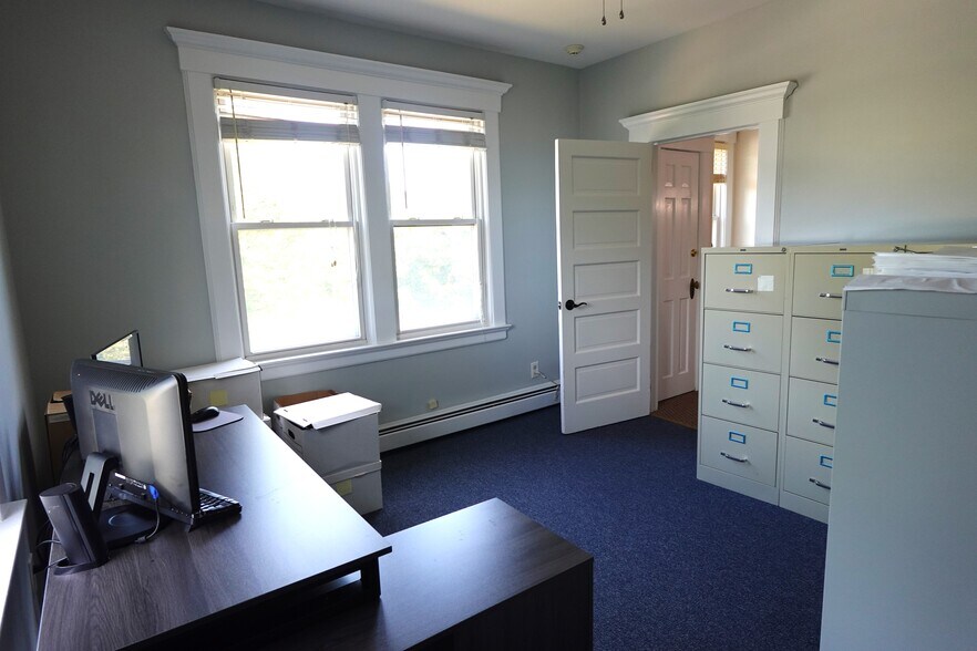 More Photos Of 235 Everett Ave, Wyckoff Office For Sale