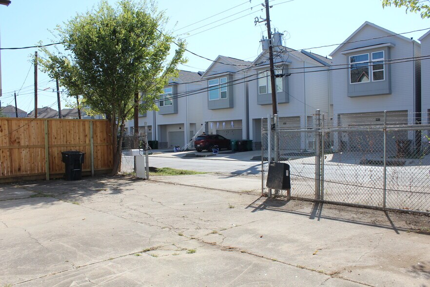 More Photos Of 5818 Kansas St, Houston Warehouse For Sale