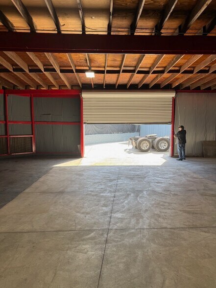 More Photos Of 320 E Hueneme Rd, Oxnard Warehouse For Sale