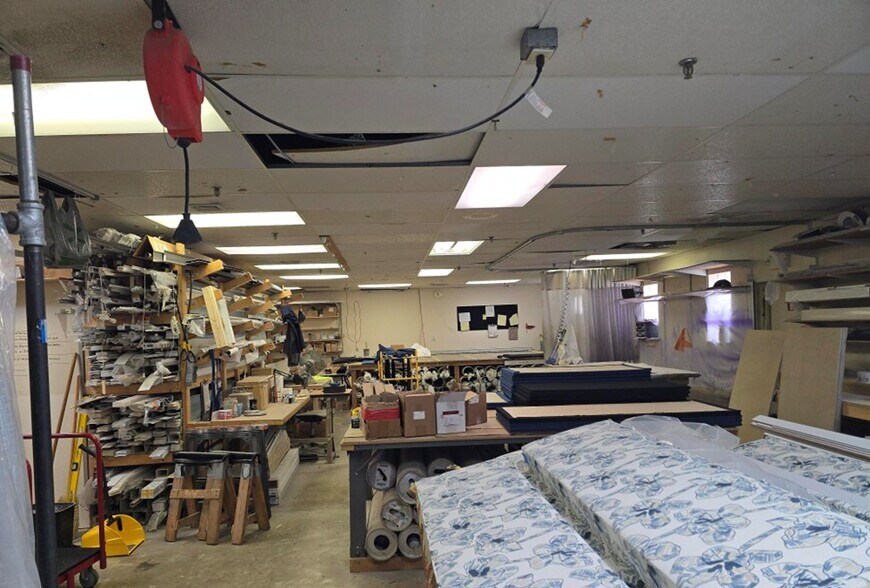 More Photos Of 586 Pleasant St, Norwood Light Distribution For Lease