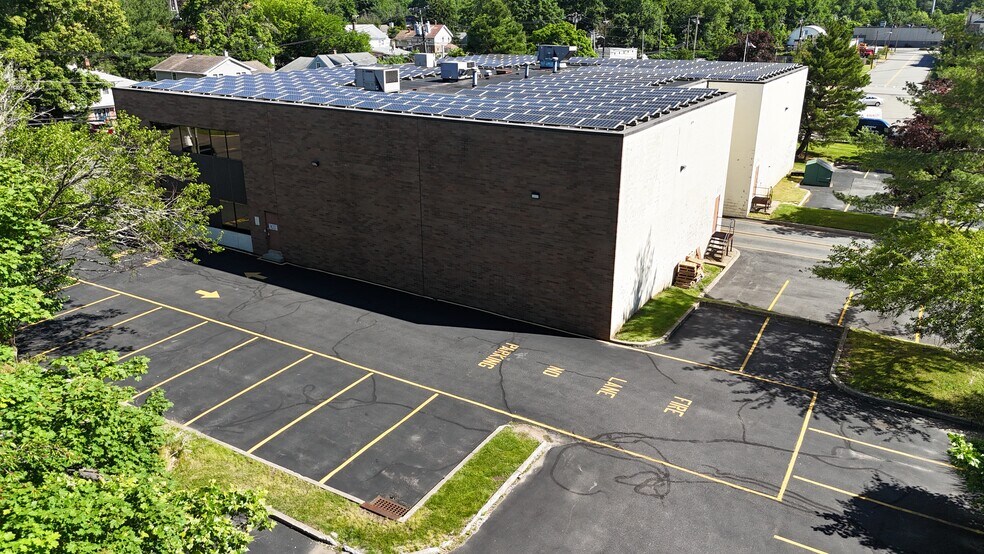 More Photos Of 190 Veterans Dr, Northvale Distribution For Sale