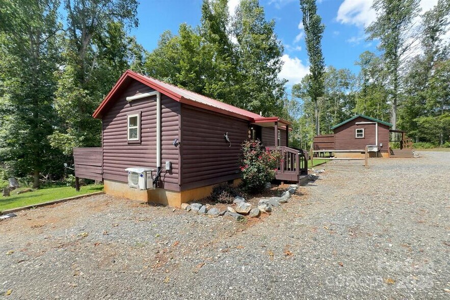 More Photos Of 127 Deer Hill Ln, Weaverville Specialty For Sale