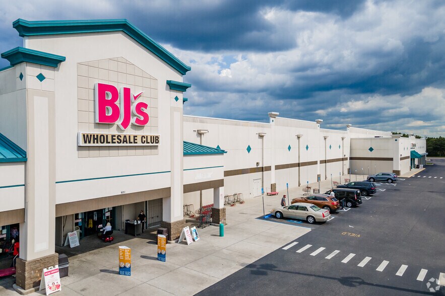 More Photos Of 6200-6290 Commerce Palms Blvd, Tampa Palms General Retail For Lease