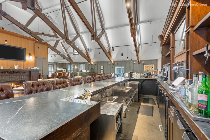 More Photos Of 1331 SW Broadway St, Portland Restaurant For Sale