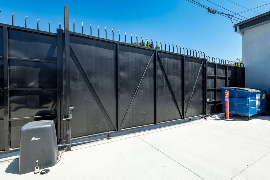 More Photos Of 5131-5137 W Jefferson Blvd, Los Angeles Warehouse For Lease