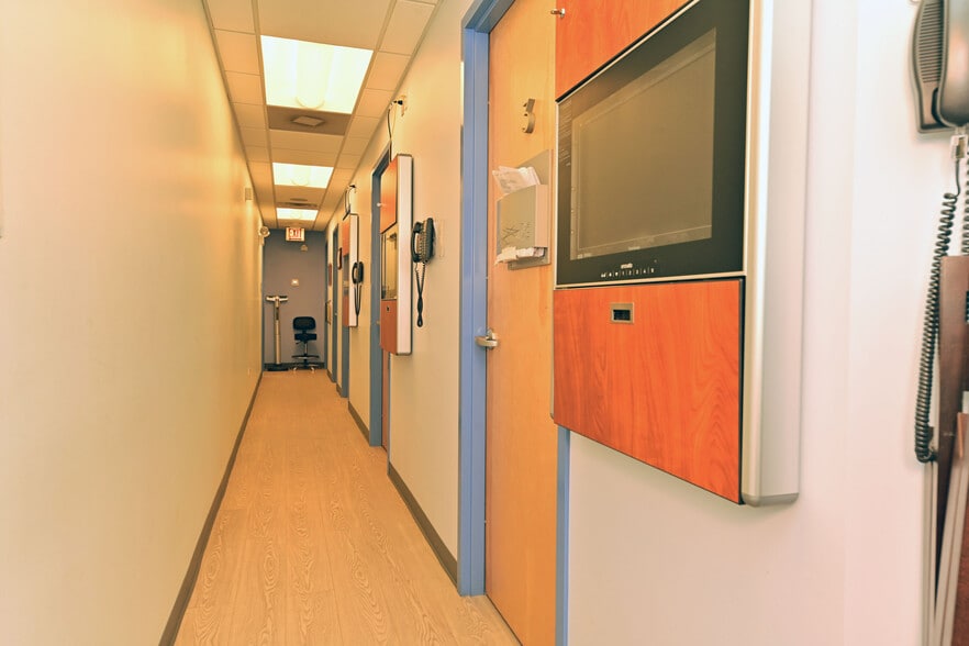 More Photos Of 2734 N Lincoln Ave, Chicago Office Residential For Lease