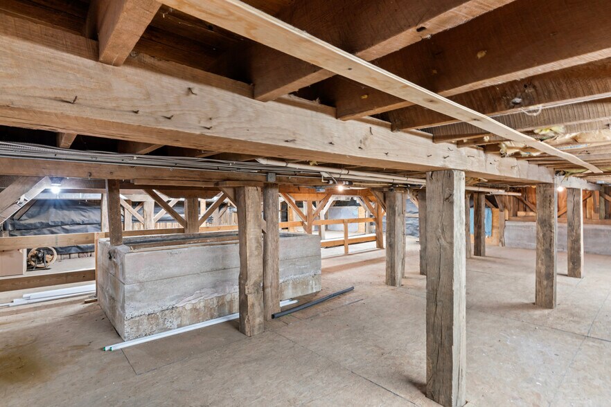 More Photos Of 20704 Ashburn Rd, Ashburn Unknown For Lease