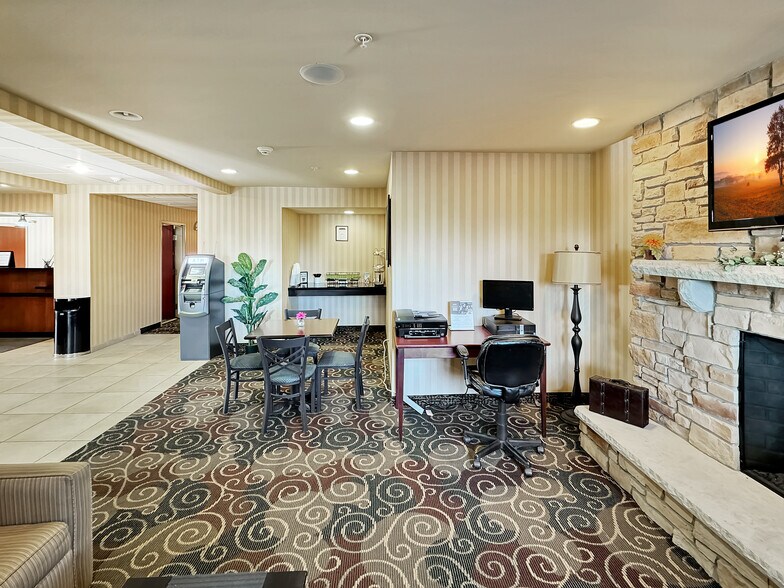 More Photos Of 1515 Planeview Dr, Oshkosh Hotel For Sale