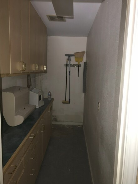 More Photos Of 404 S Pratt Ave, Carson City Office For Sale