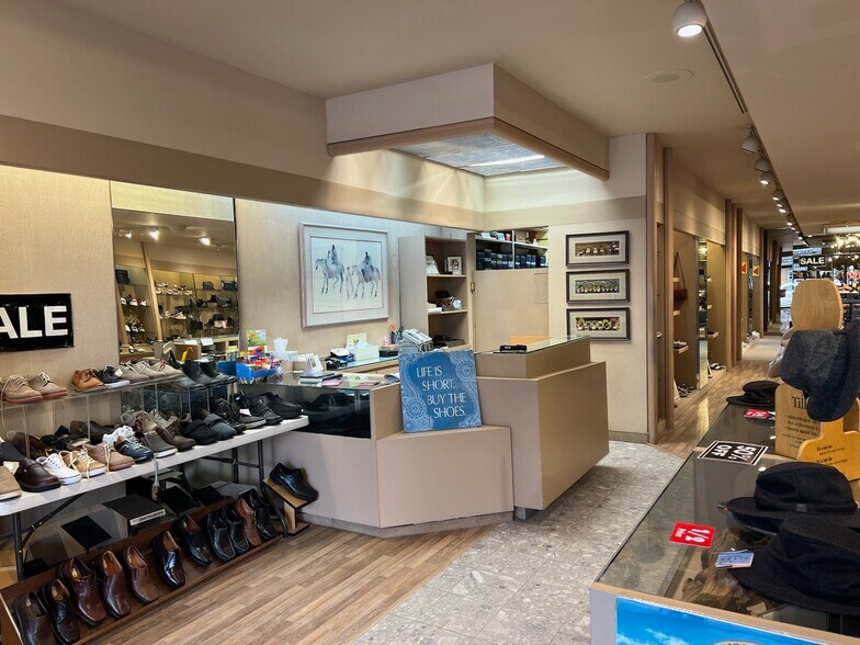 More Photos Of 1329 Ottawa St, Windsor General Retail For Sale