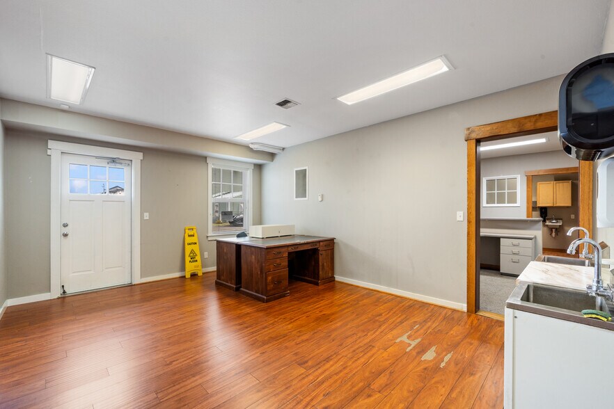 More Photos Of 441-433 30th St, Astoria Healthcare For Lease