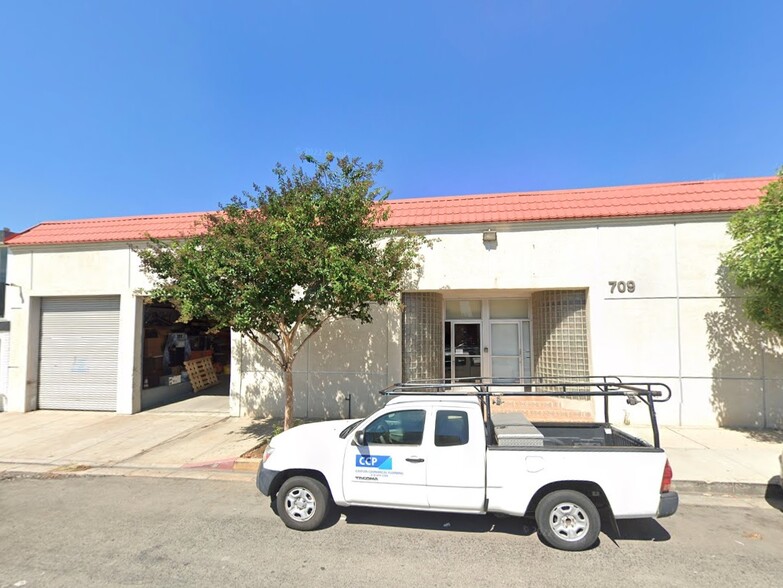 Primary Photo Of 699-705 Ivy St, Glendale Warehouse For Lease