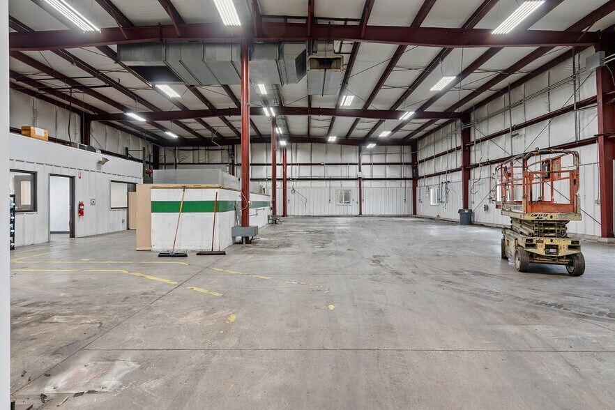 More Photos Of 3300 Commodity Ln, Green Bay Manufacturing For Sale