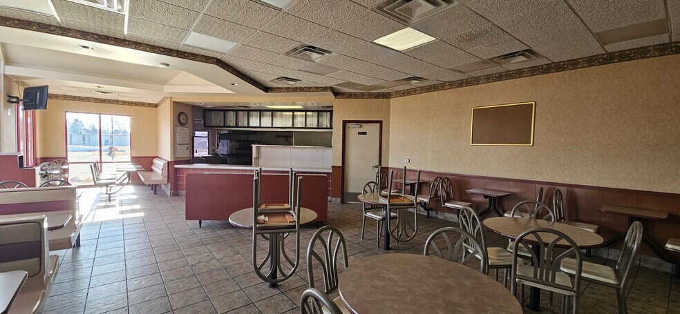 More Photos Of 1456 Kennedy Rd, Chippewa Falls Restaurant For Lease