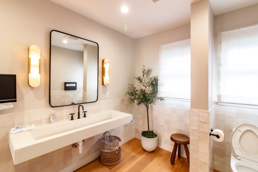 More Photos Of 15219-15221 W Sunset Blvd, Pacific Palisades Storefront Retail Office For Lease