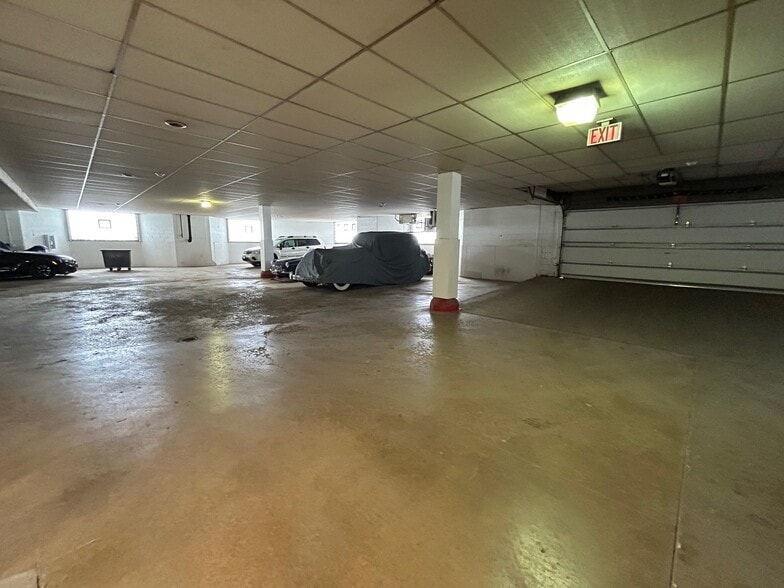 More Photos Of 1580 N Northwest Hwy, Park Ridge Office Residential For Lease