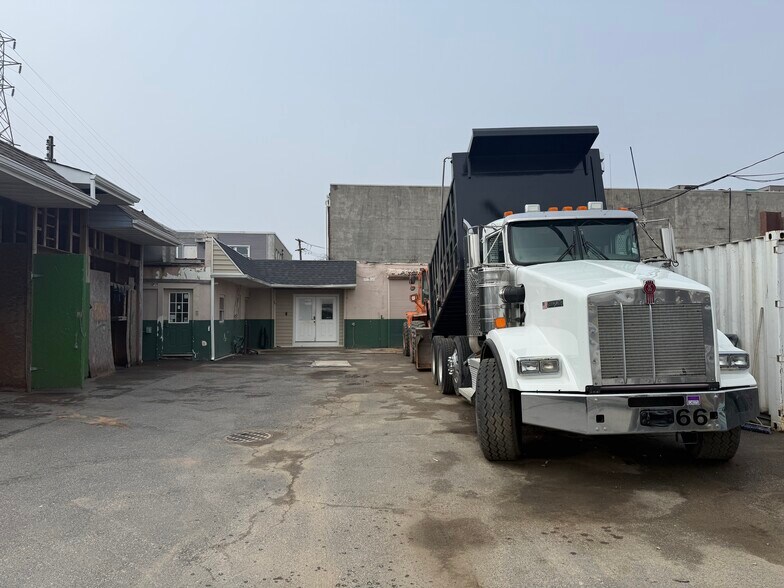 Primary Photo Of 11 Wheelock Ave, Inwood Warehouse For Lease