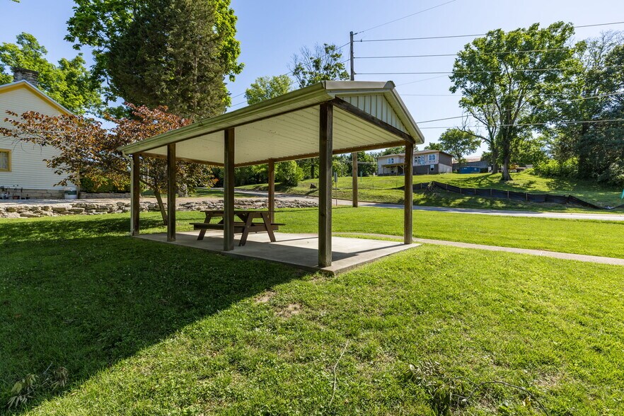More Photos Of 535 Elm St, Hillsboro Office For Sale