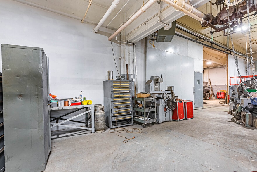 More Photos Of 161 Abington Ave, Newark Warehouse For Sale