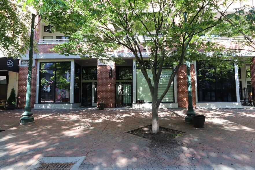 More Photos Of 95 S Main St, Memphis Storefront Retail Office For Lease