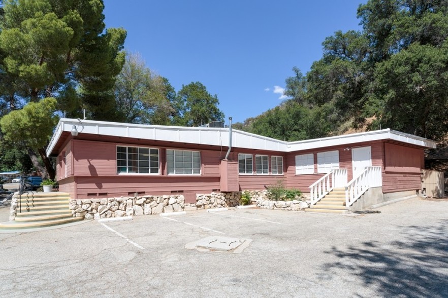 Primary Photo Of 13136 Sierra Hwy, Santa Clarita Religious Facility For Lease