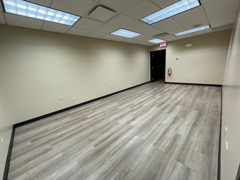 More Photos Of 212 S Milwaukee Ave, Wheeling Unknown For Lease