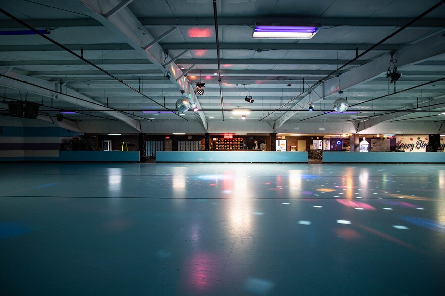 More Photos Of 1621 S Choctaw Rd, Choctaw Skating Rink For Sale