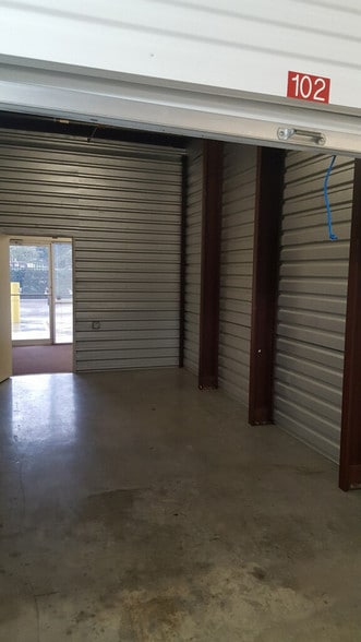 More Photos Of 7340 Blanco Rd, San Antonio Self Storage For Lease