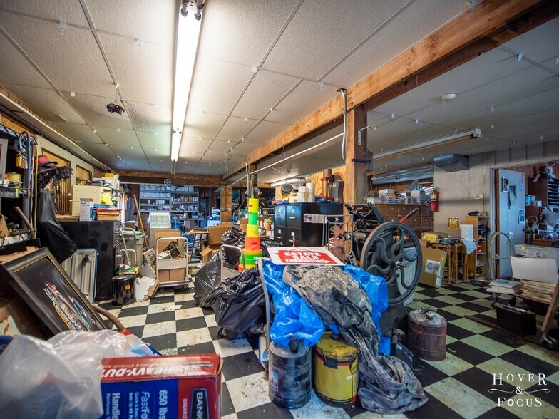 More Photos Of 706 E Burnett Rd, Island Lake Warehouse For Sale