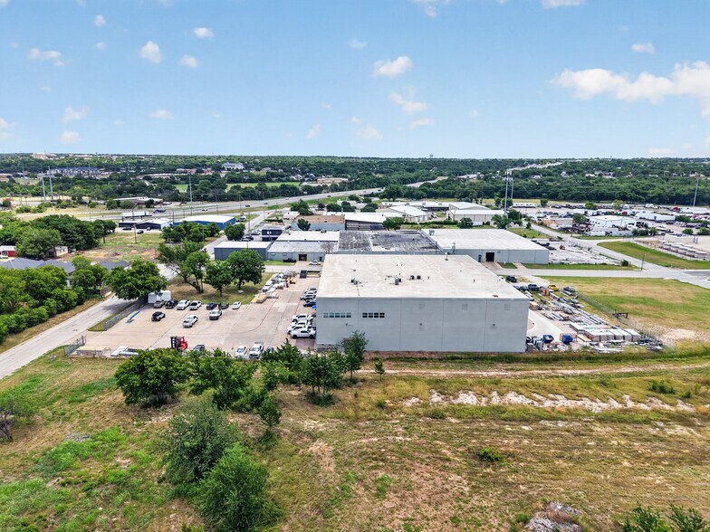 More Photos Of 2000 E Richmond Ave, Fort Worth Warehouse For Lease