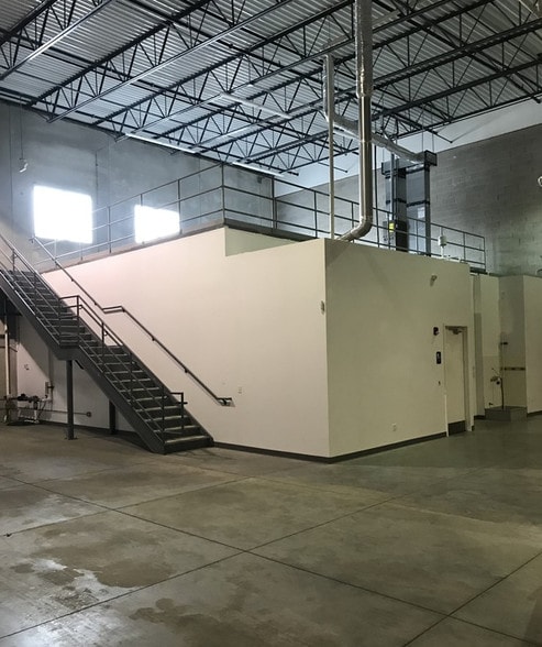 More Photos Of 340 Marshall Ave, Aurora Warehouse For Sale