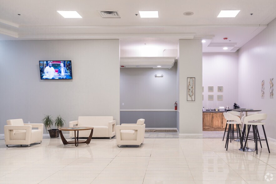 More Photos Of 10000 Emmett F Lowry Expy, Texas City Unknown For Lease