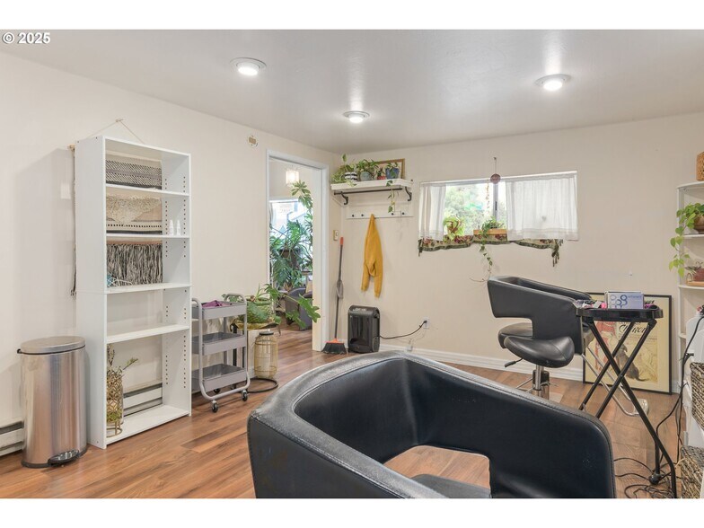 More Photos Of 1492 Pearl St, Eugene Office For Sale