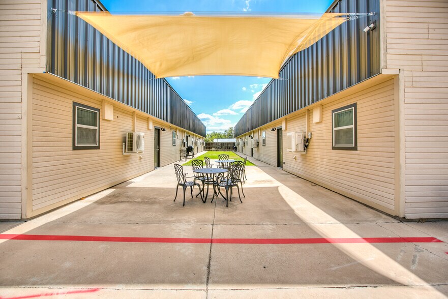 More Photos Of 350 W Avenue L, San Angelo Apartments For Sale
