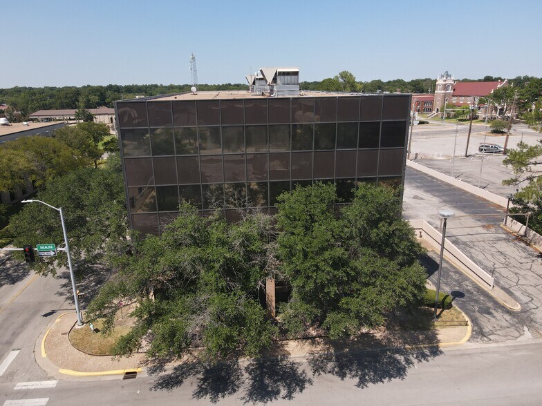 More Photos Of 333 W Main St, Ardmore Medical For Sale