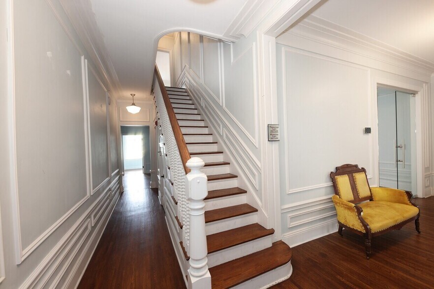 More Photos Of 12 Lotus Ave, Chester Specialty For Lease