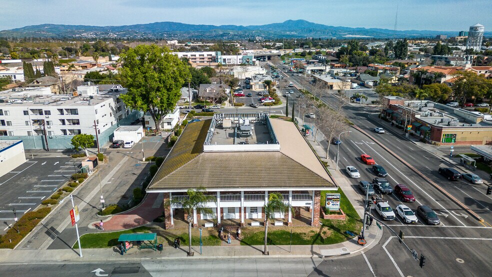 More Photos Of 1701 N Main St, Santa Ana Office For Sale