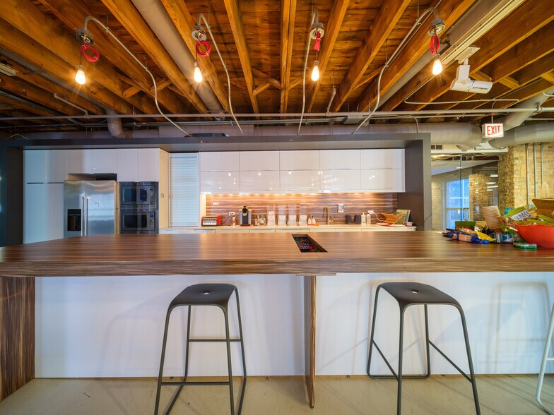 More Photos Of 400 W Erie St, Chicago Loft Creative Space For Lease