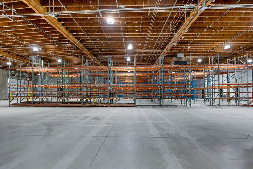 More Photos Of 777 E MacArthur Cir, Tucson Distribution For Lease