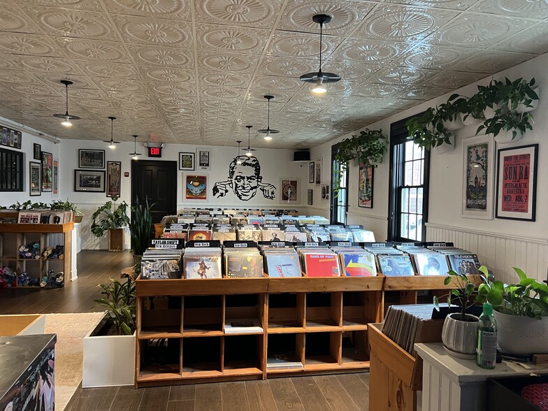 More Photos Of 28 Market St, Warren Theater Concert Hall For Sale